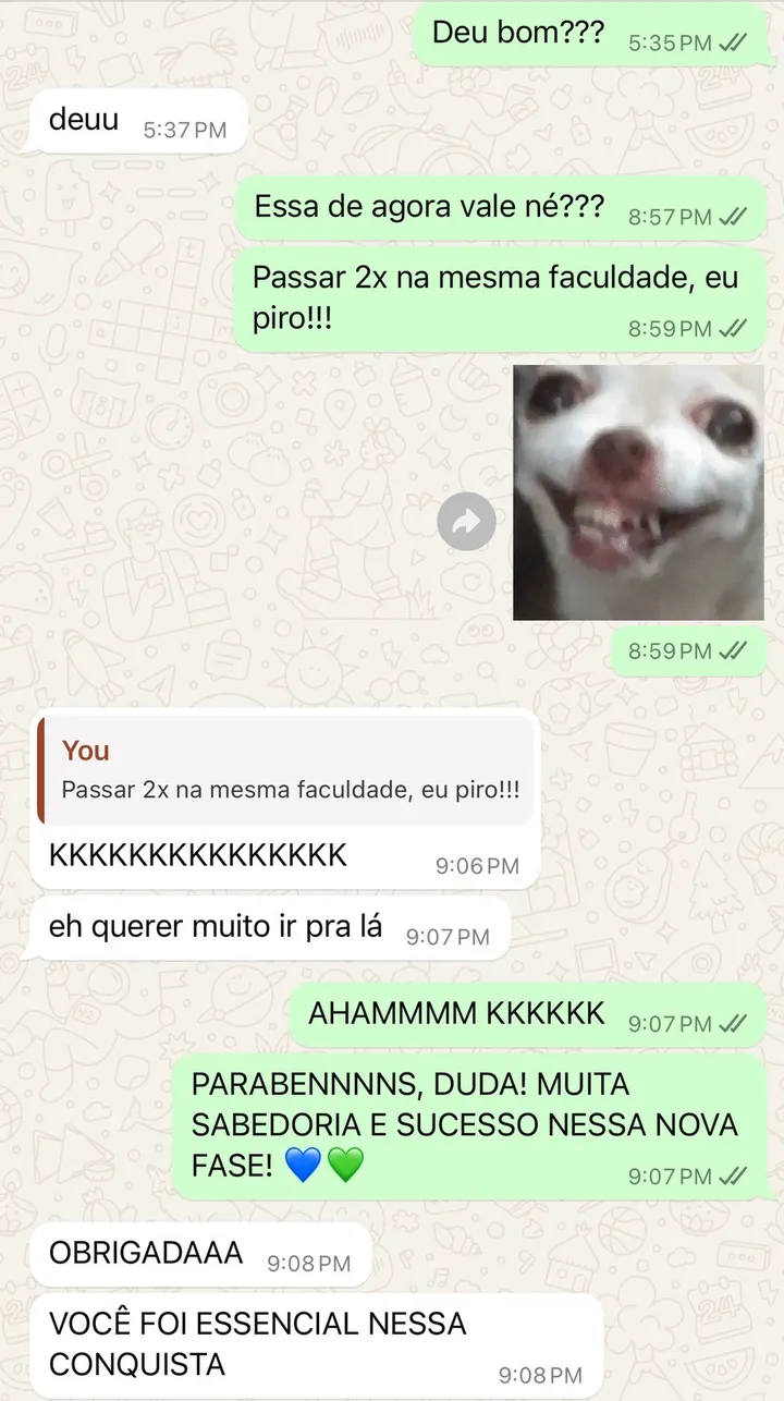 Print de WhatsApp de aluna aprovada duas vezes na mesma faculdade agradecendo: 'Você foi essencial nessa conquista'