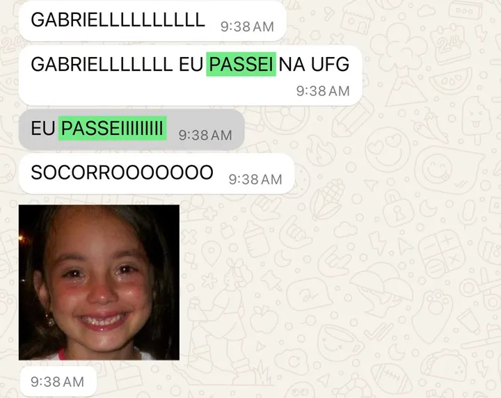 Print de WhatsApp de aluna: 'Gabriel, eu passei na UFG! EU PASSEI!'